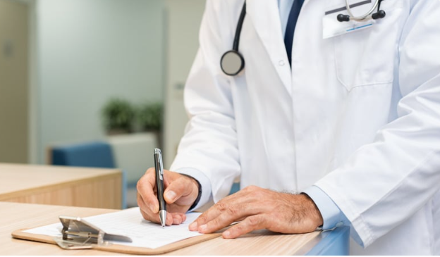 Médico clínico